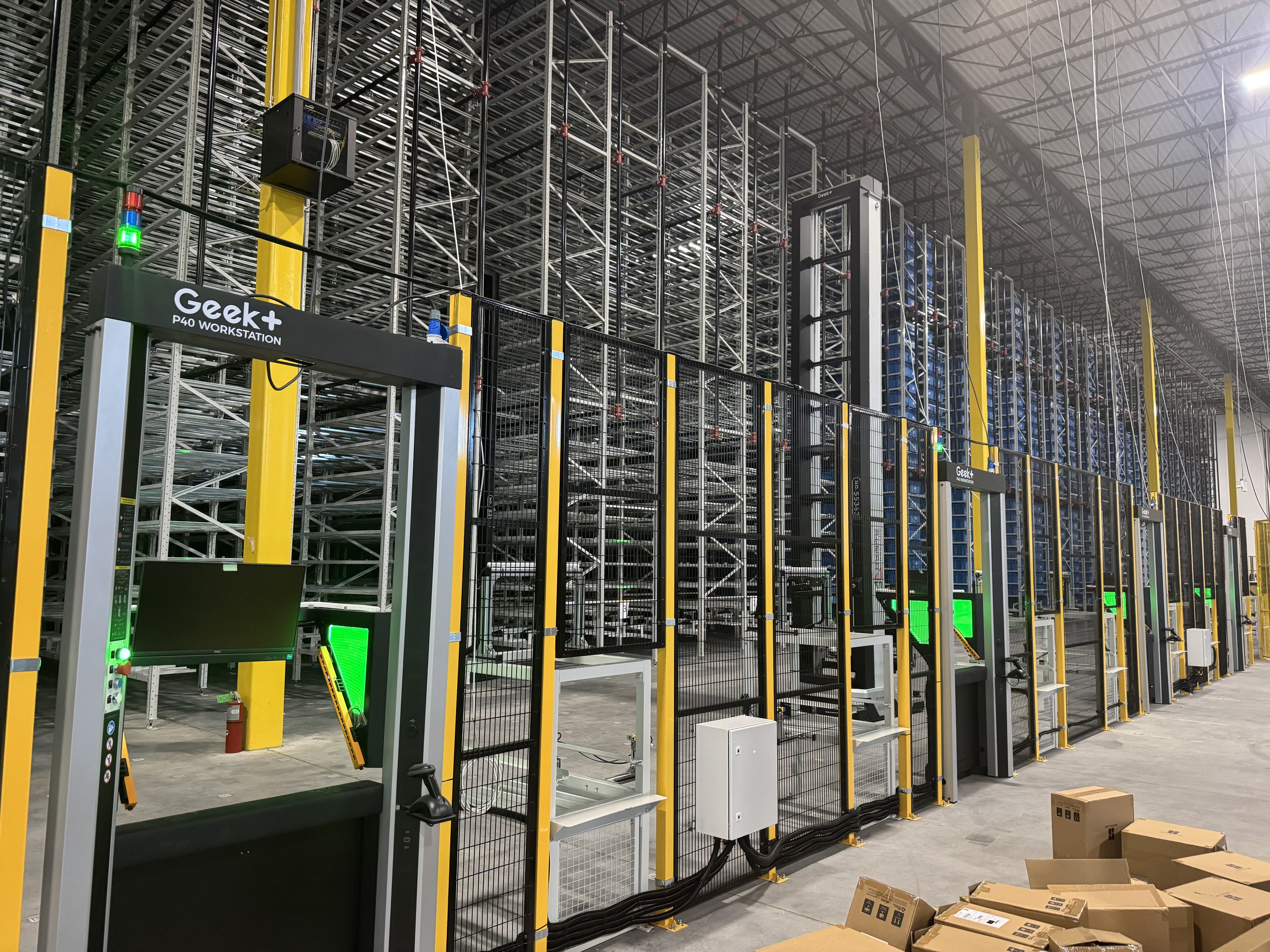 Geek+ P40 Workstation - Automated warehouse system